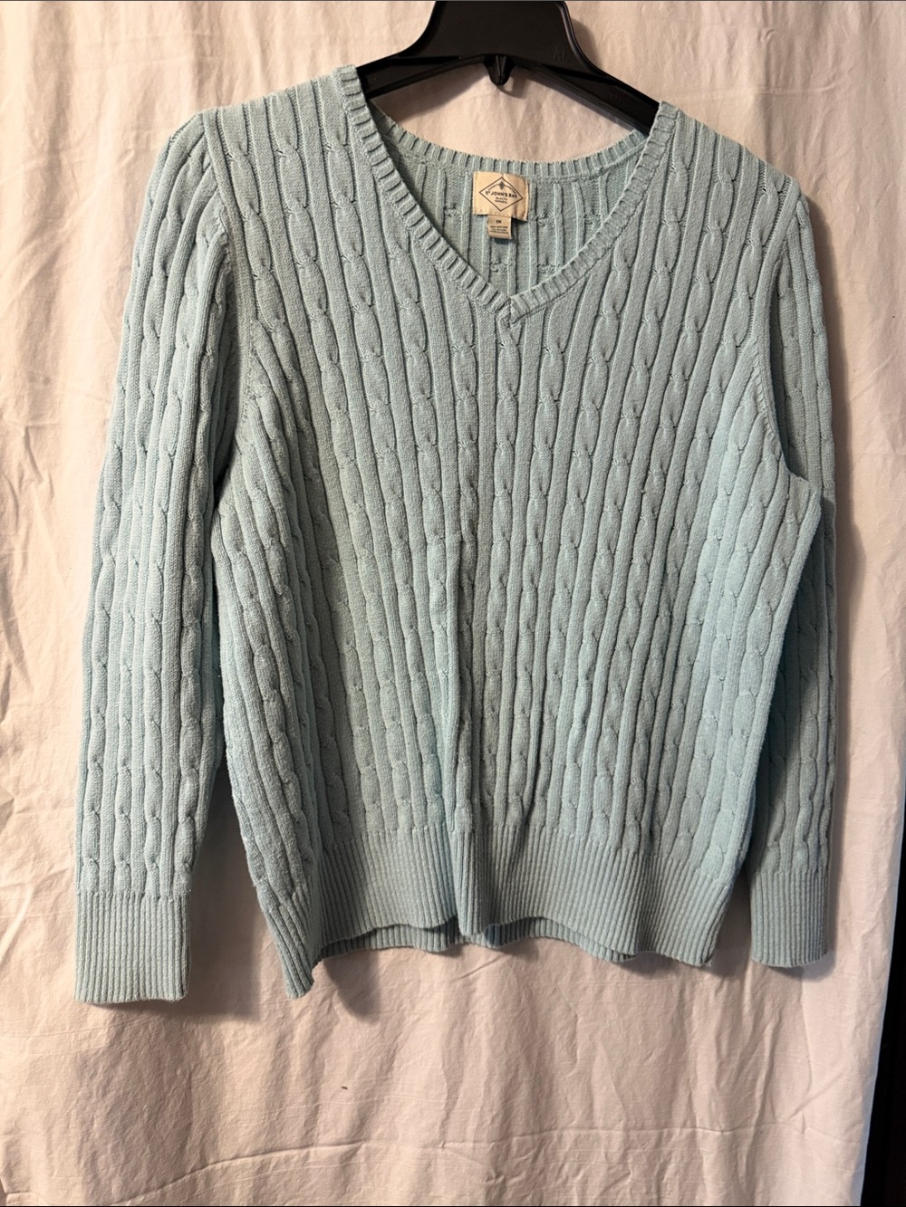 Women's Light Green Cable Knit V-Neck Sweater
